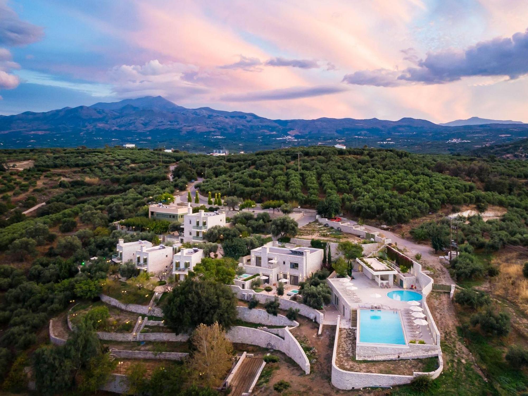 מלון Dalabelos Estate - Traditional Agrotourism Complex Angeliana (Crete)